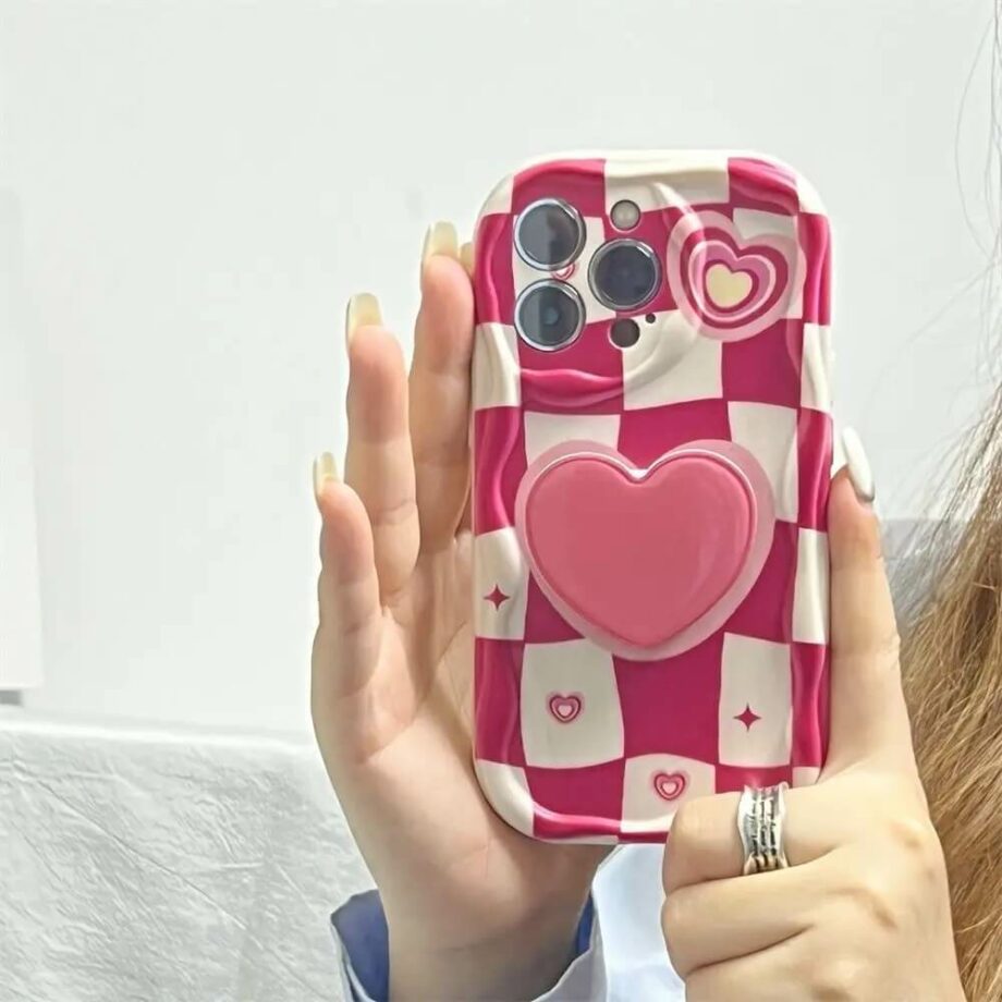 Cute Checkered Patterned iPhone Case With Heart Phone Grip